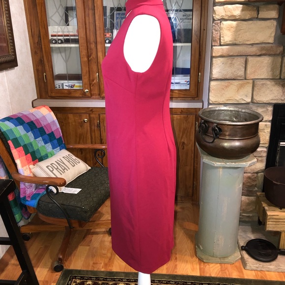 CALVIN KLEIN SIZE 8 MAROON SLEEVELESS BODY CON DRESS WITH CUT OUT CHEST HIGH NEC - Picture 2 of 3
